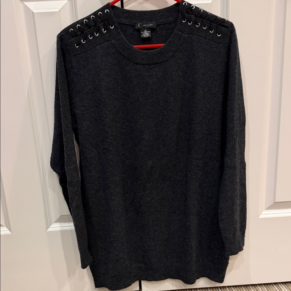 Black cashmere Sweater with Shoulder stitching Detail